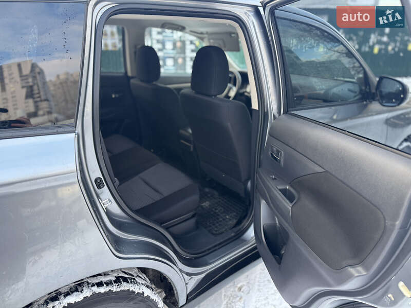 Позашляховик / Кросовер Mitsubishi Outlander 2013 в Попільні
