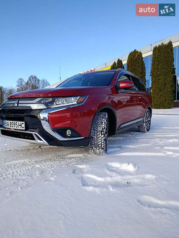 Позашляховик / Кросовер Mitsubishi Outlander 2018 в Кропивницькому