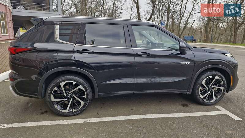 Позашляховик / Кросовер Mitsubishi Outlander 2023 в Одесі