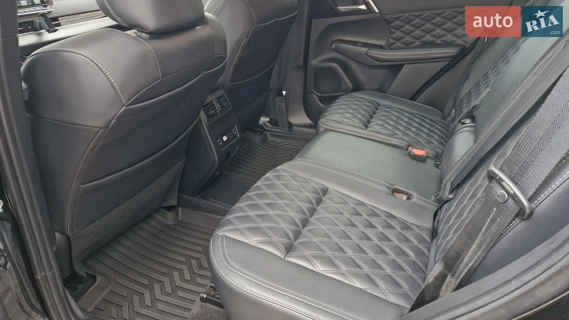 2023 Mitsubishi Outlander - мініатюра 19