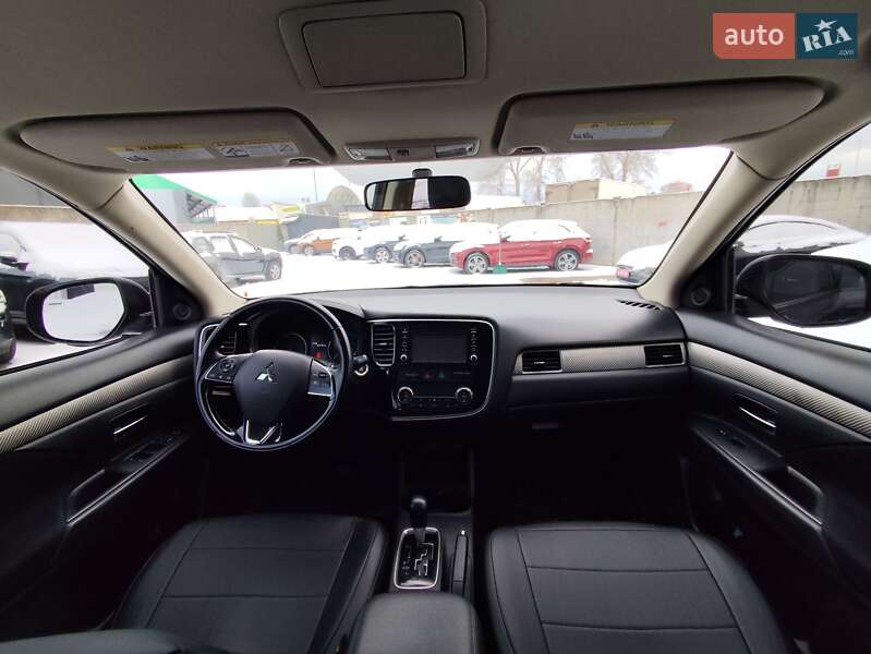 Позашляховик / Кросовер Mitsubishi Outlander 2016 в Чернігові