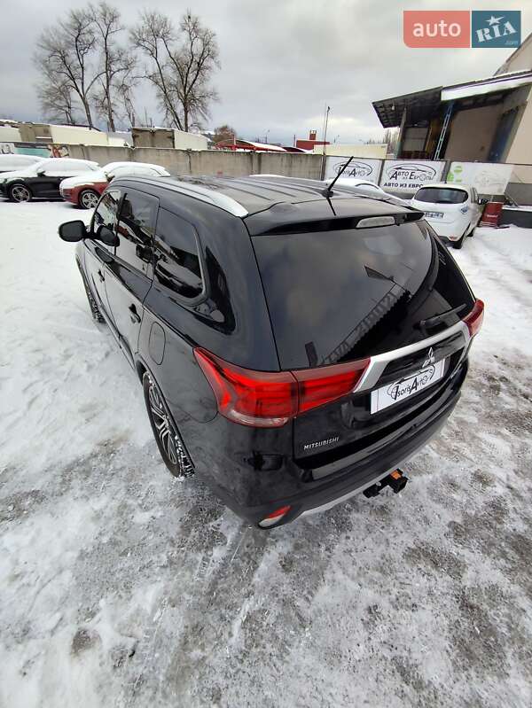 Позашляховик / Кросовер Mitsubishi Outlander 2016 в Чернігові