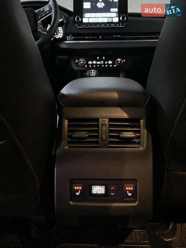 Позашляховик / Кросовер Mitsubishi Outlander 2024 в Львові