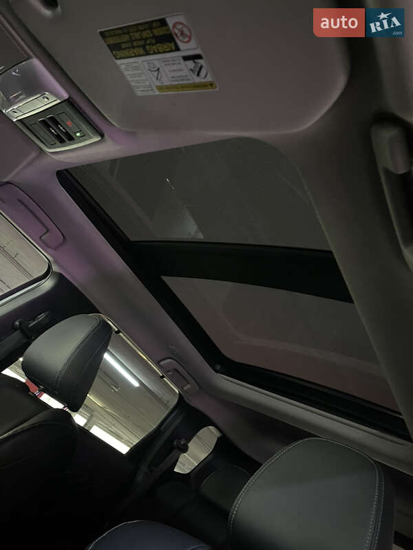 Позашляховик / Кросовер Mitsubishi Outlander 2024 в Львові