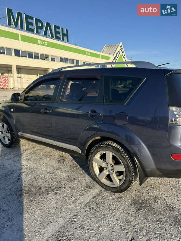 Позашляховик / Кросовер Mitsubishi Outlander 2008 в Києві