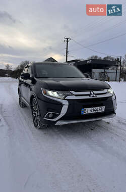 Внедорожник / Кроссовер Mitsubishi Outlander 2015 в Зенькове