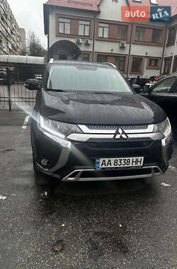 Внедорожник / Кроссовер Mitsubishi Outlander 2020 в Киеве