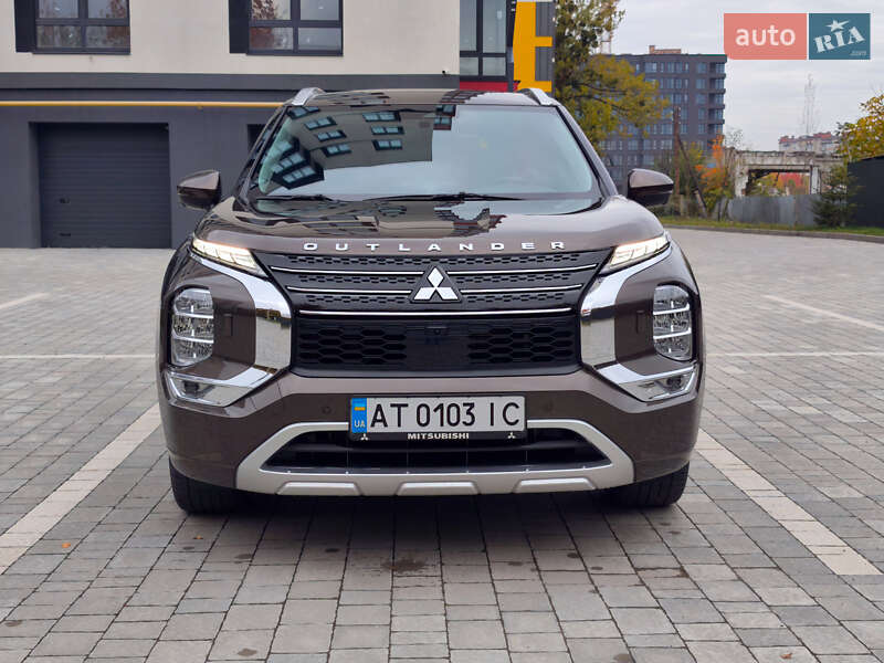 Позашляховик / Кросовер Mitsubishi Outlander 2022 в Івано-Франківську
