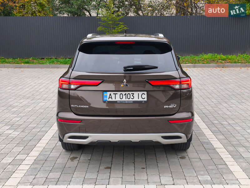 Позашляховик / Кросовер Mitsubishi Outlander 2022 в Івано-Франківську