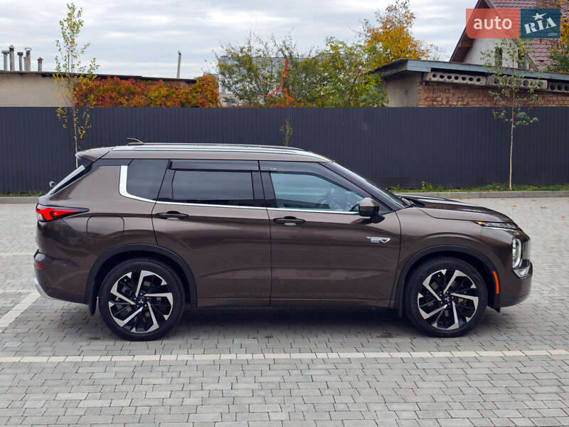 Позашляховик / Кросовер Mitsubishi Outlander 2022 в Івано-Франківську