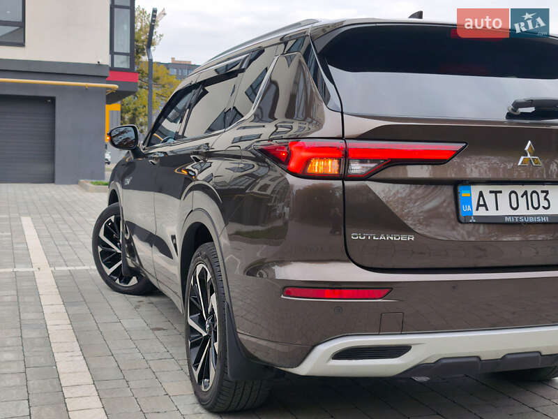 Позашляховик / Кросовер Mitsubishi Outlander 2022 в Івано-Франківську