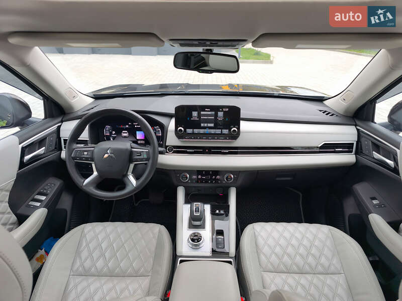 Позашляховик / Кросовер Mitsubishi Outlander 2022 в Івано-Франківську