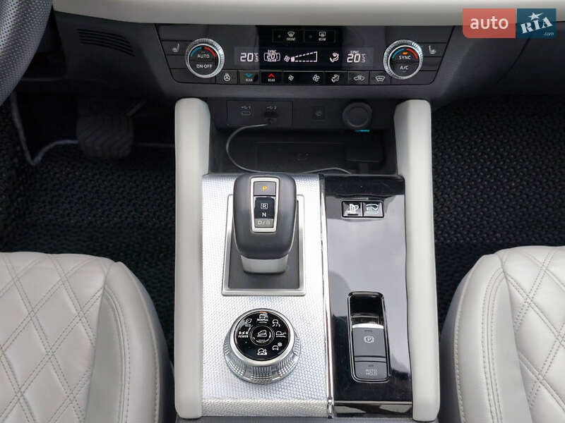 Позашляховик / Кросовер Mitsubishi Outlander 2022 в Івано-Франківську