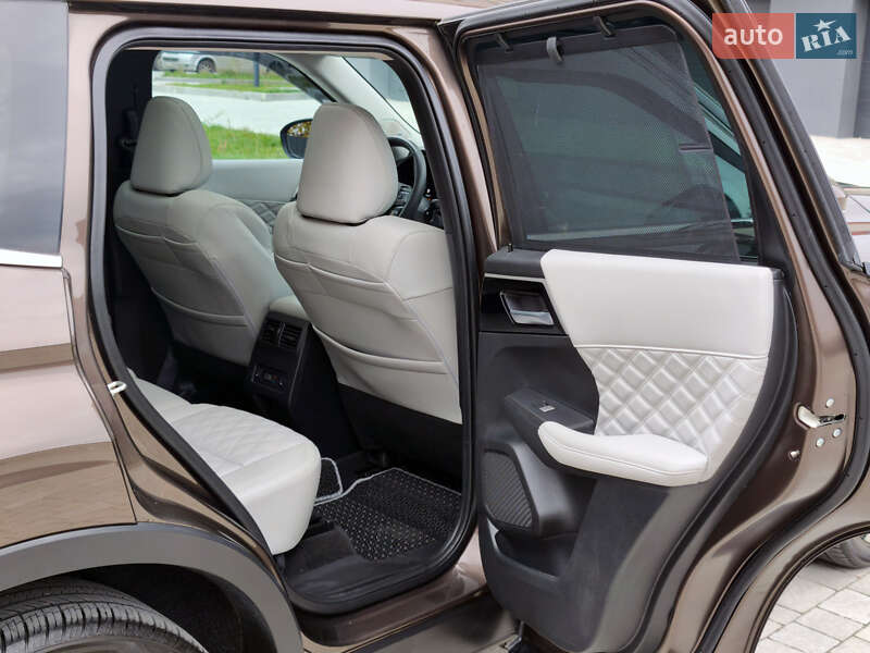 Позашляховик / Кросовер Mitsubishi Outlander 2022 в Івано-Франківську