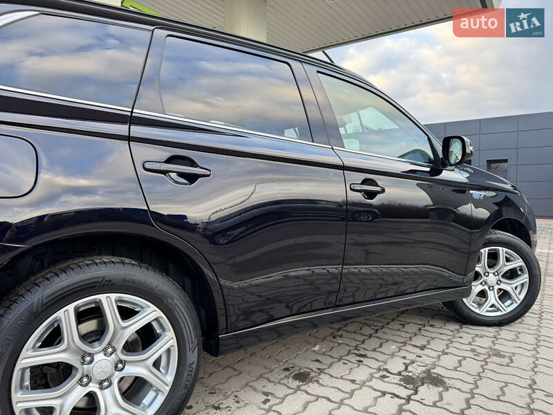 Позашляховик / Кросовер Mitsubishi Outlander 2014 в Дрогобичі