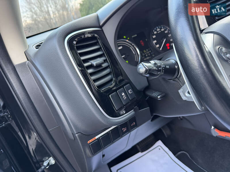 Позашляховик / Кросовер Mitsubishi Outlander 2014 в Дрогобичі