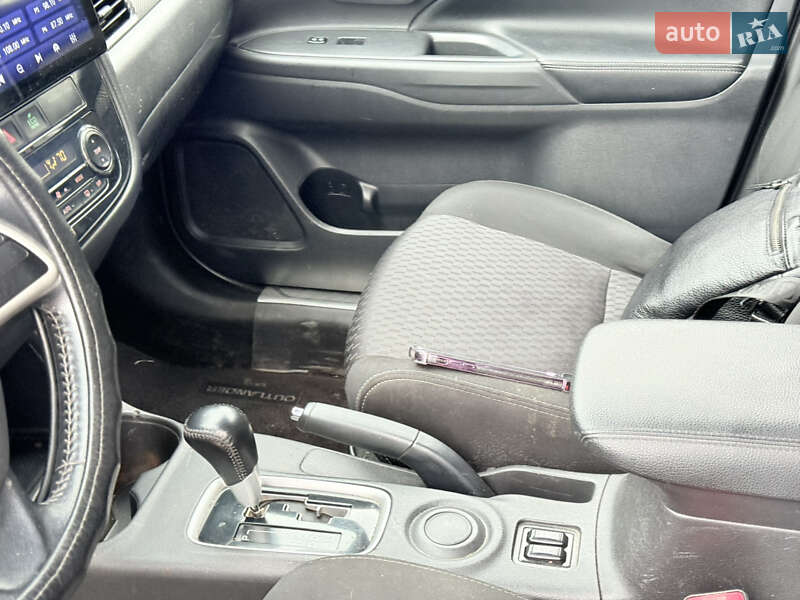 Внедорожник / Кроссовер Mitsubishi Outlander 2014 в Харькове