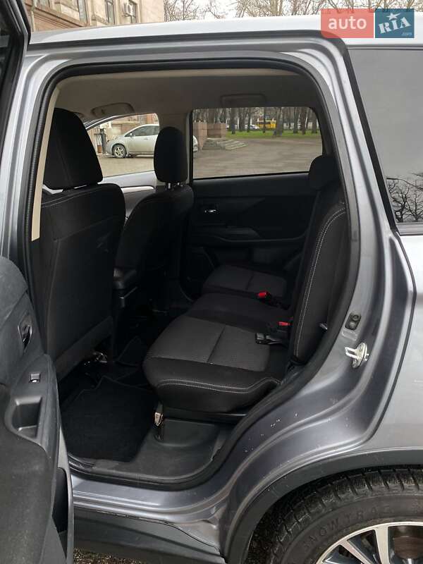 Внедорожник / Кроссовер Mitsubishi Outlander 2016 в Одессе