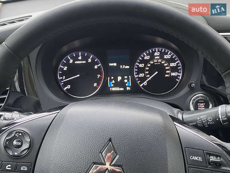 Внедорожник / Кроссовер Mitsubishi Outlander 2016 в Одессе