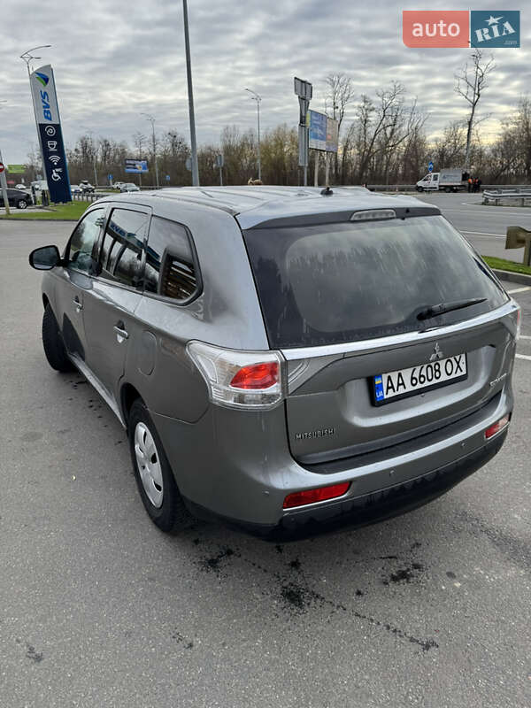 Внедорожник / Кроссовер Mitsubishi Outlander 2014 в Борисполе