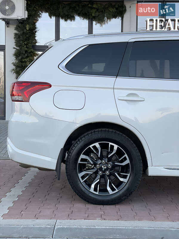Внедорожник / Кроссовер Mitsubishi Outlander 2017 в Киеве фото 8 Внедорожник / Кроссовер Mitsubishi Outlander 2017 в Киеве