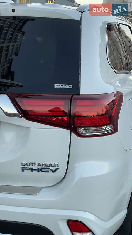 Внедорожник / Кроссовер Mitsubishi Outlander 2017 в Киеве фото 14 Внедорожник / Кроссовер Mitsubishi Outlander 2017 в Киеве