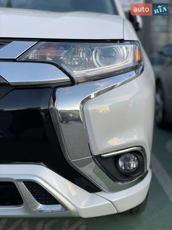Внедорожник / Кроссовер Mitsubishi Outlander 2017 в Киеве фото 19 Внедорожник / Кроссовер Mitsubishi Outlander 2017 в Киеве