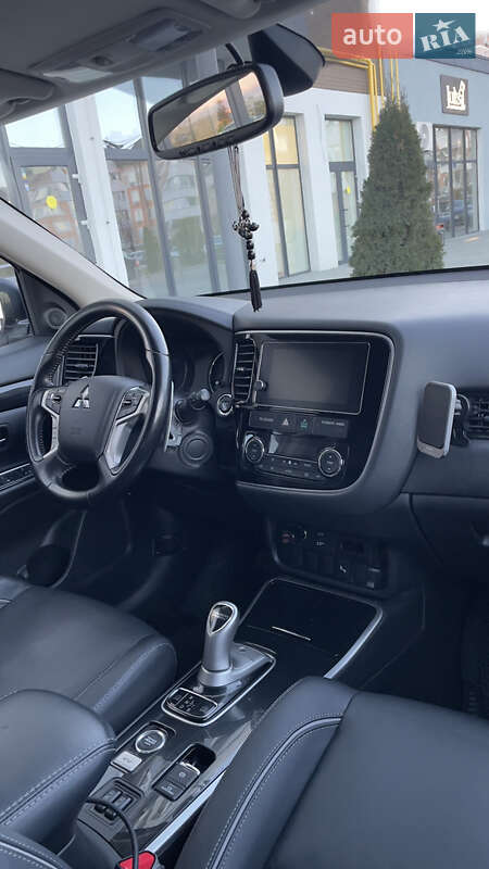 Внедорожник / Кроссовер Mitsubishi Outlander 2017 в Киеве фото 28 Внедорожник / Кроссовер Mitsubishi Outlander 2017 в Киеве