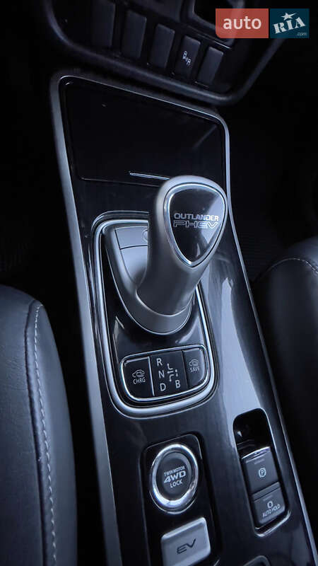 Внедорожник / Кроссовер Mitsubishi Outlander 2017 в Киеве фото 55 Внедорожник / Кроссовер Mitsubishi Outlander 2017 в Киеве