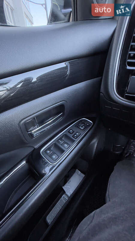 Внедорожник / Кроссовер Mitsubishi Outlander 2017 в Киеве фото 61 Внедорожник / Кроссовер Mitsubishi Outlander 2017 в Киеве