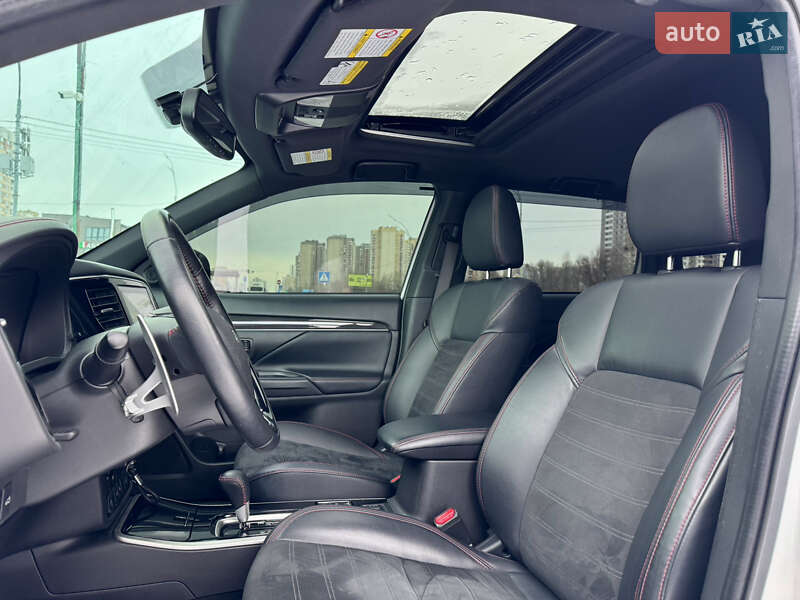 Позашляховик / Кросовер Mitsubishi Outlander 2020 в Києві