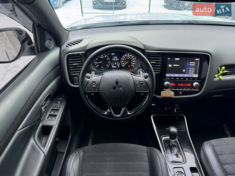 Позашляховик / Кросовер Mitsubishi Outlander 2020 в Києві