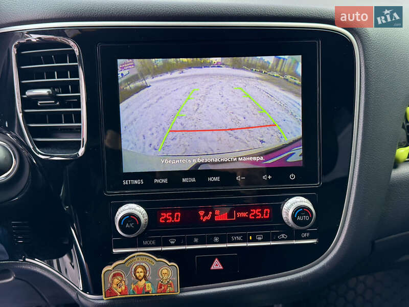 Позашляховик / Кросовер Mitsubishi Outlander 2020 в Києві