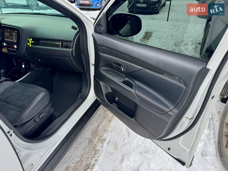 Позашляховик / Кросовер Mitsubishi Outlander 2020 в Києві