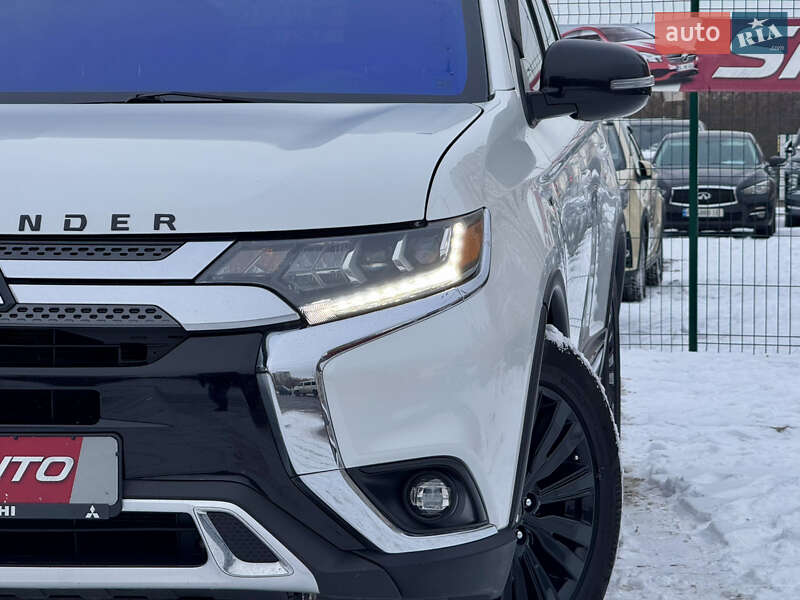 Позашляховик / Кросовер Mitsubishi Outlander 2020 в Києві