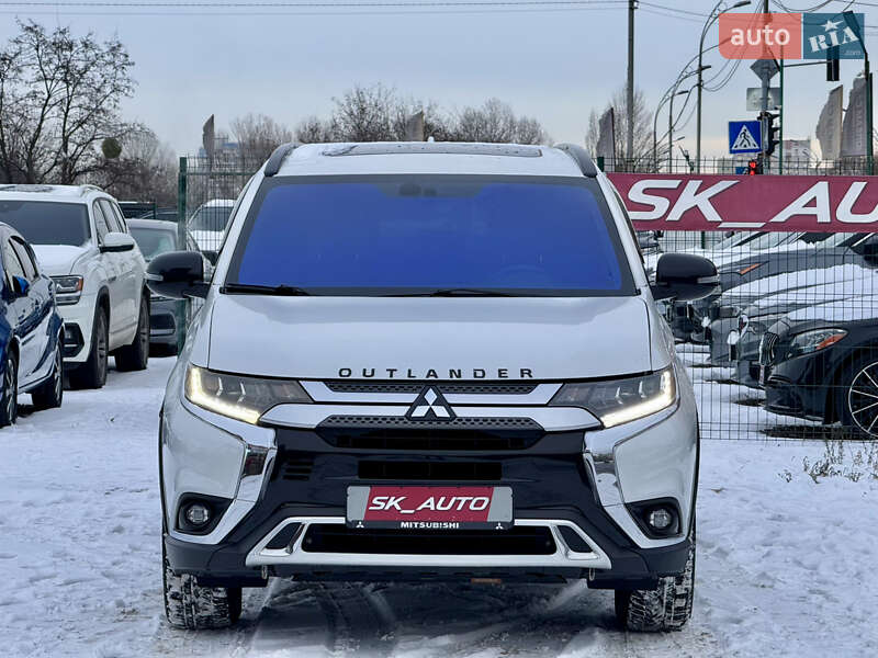 Позашляховик / Кросовер Mitsubishi Outlander 2020 в Києві