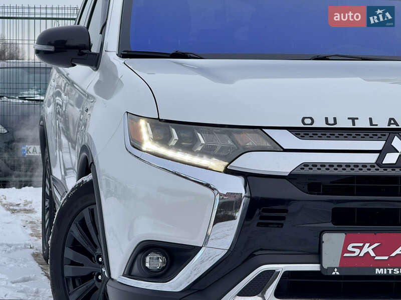Позашляховик / Кросовер Mitsubishi Outlander 2020 в Києві
