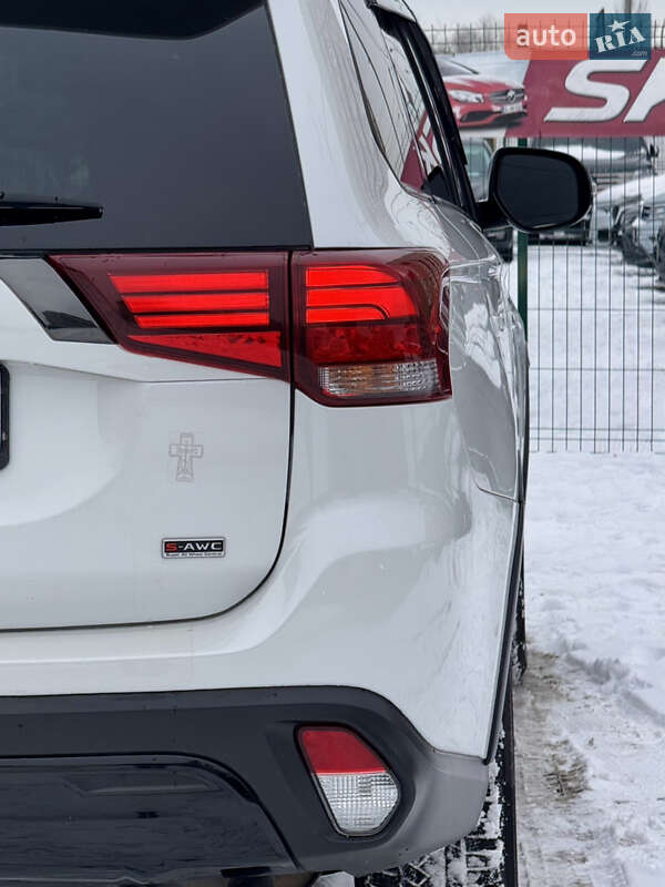 Позашляховик / Кросовер Mitsubishi Outlander 2020 в Києві