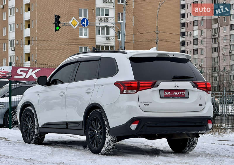 Позашляховик / Кросовер Mitsubishi Outlander 2020 в Києві