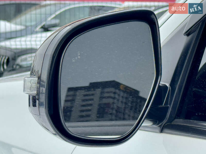 Позашляховик / Кросовер Mitsubishi Outlander 2020 в Києві