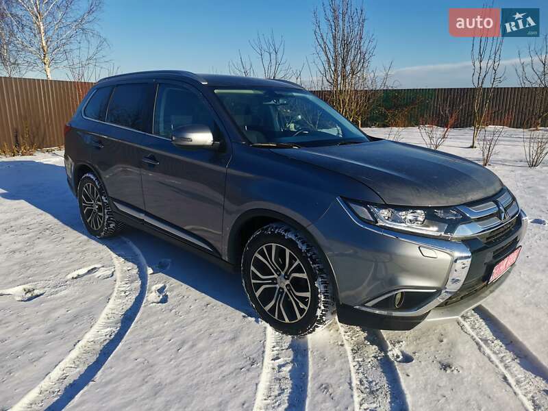 Позашляховик / Кросовер Mitsubishi Outlander 2016 в Луцьку
