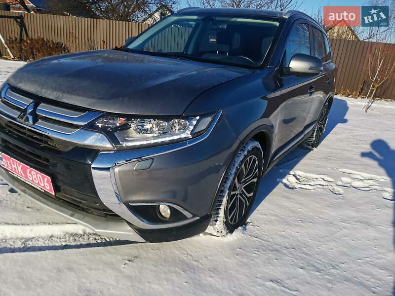 Позашляховик / Кросовер Mitsubishi Outlander 2016 в Луцьку