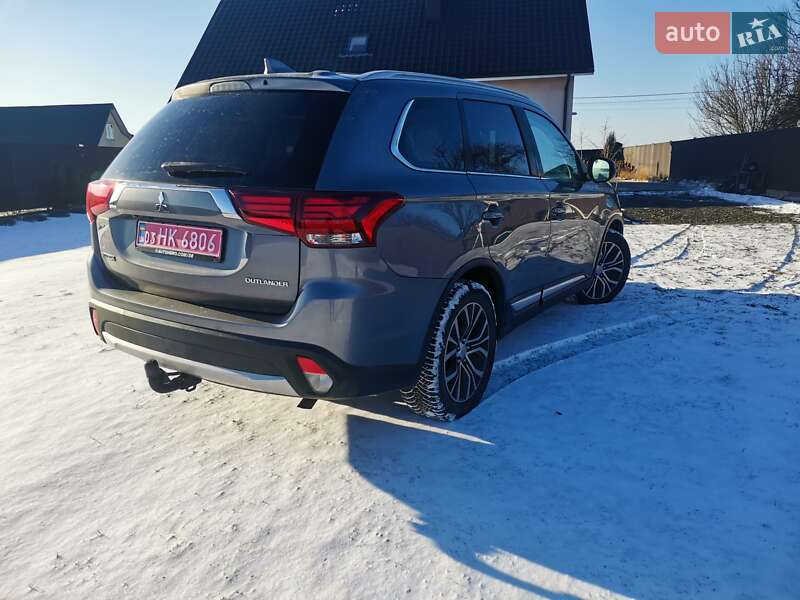 Позашляховик / Кросовер Mitsubishi Outlander 2016 в Луцьку