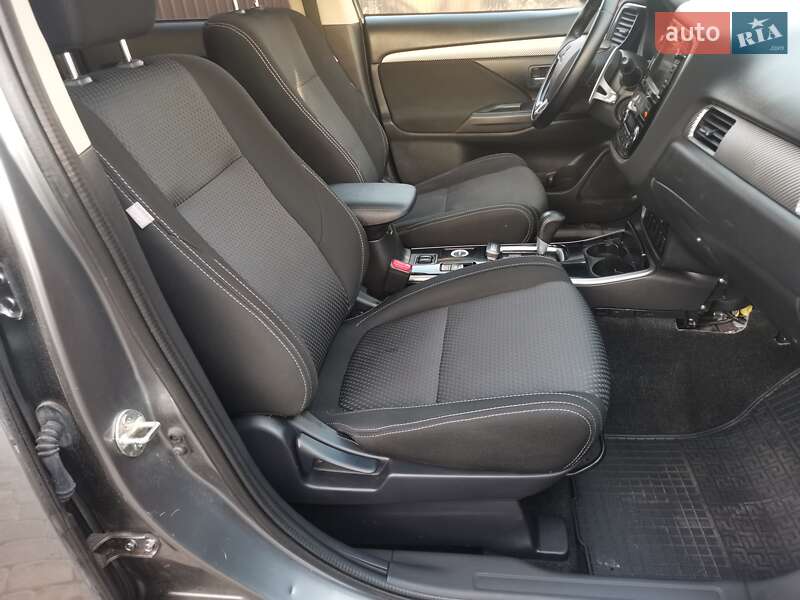Позашляховик / Кросовер Mitsubishi Outlander 2016 в Луцьку
