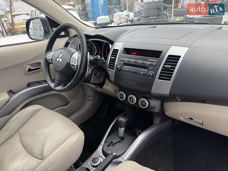 Внедорожник / Кроссовер Mitsubishi Outlander 2008 в Киеве