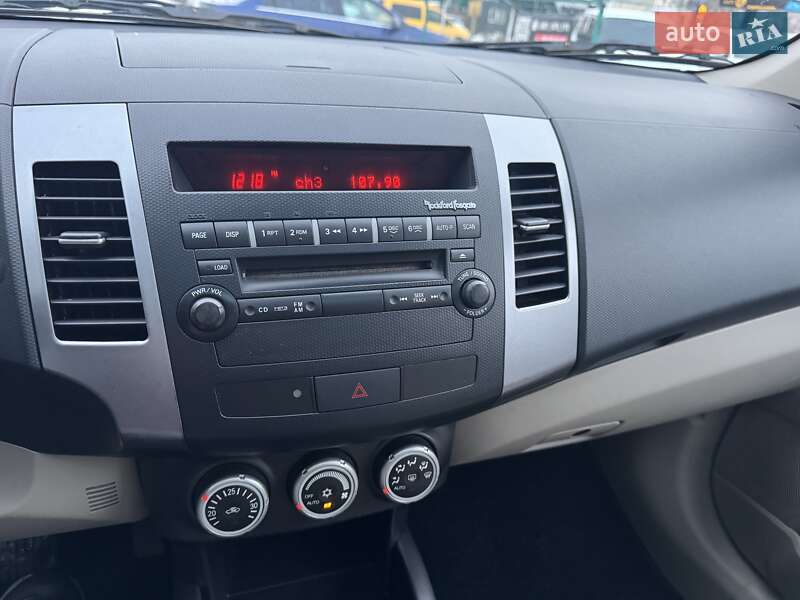 Внедорожник / Кроссовер Mitsubishi Outlander 2008 в Киеве