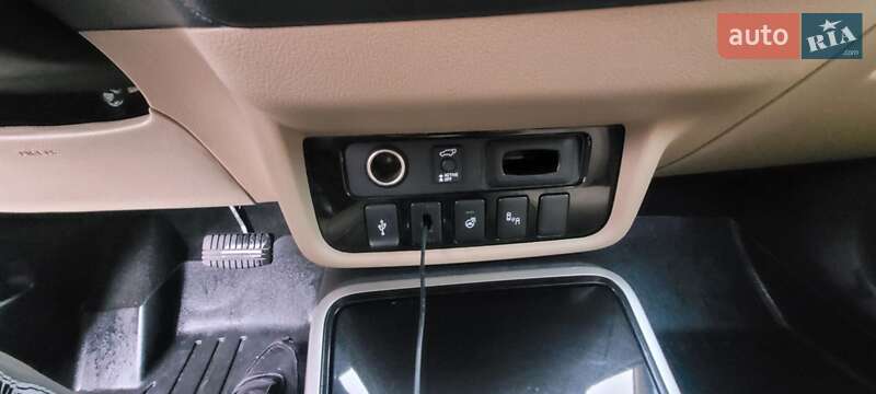 Позашляховик / Кросовер Mitsubishi Outlander 2018 в Запоріжжі