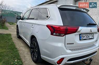 Позашляховик / Кросовер Mitsubishi Outlander 2015 в Ізмаїлі