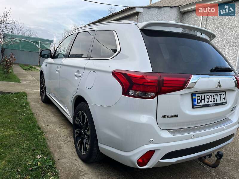 Mitsubishi Outlander 2015