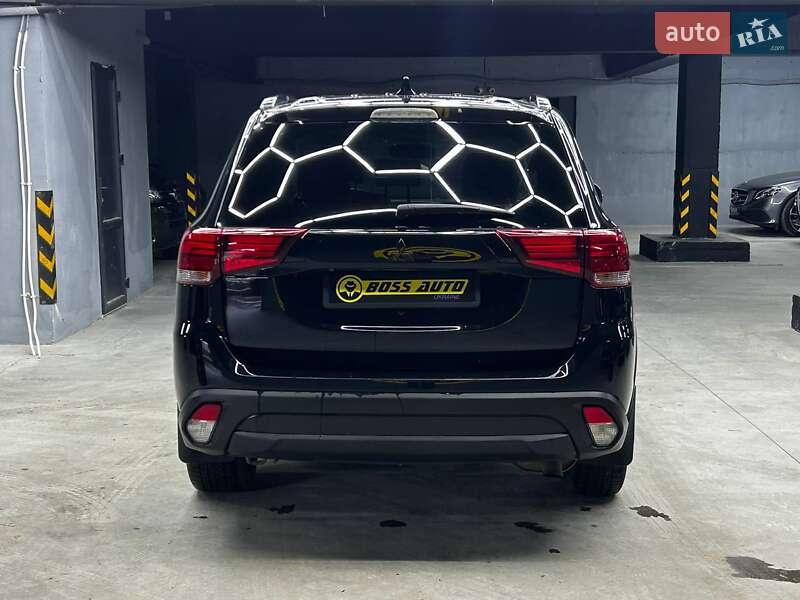 Внедорожник / Кроссовер Mitsubishi Outlander 2016 в Черновцах